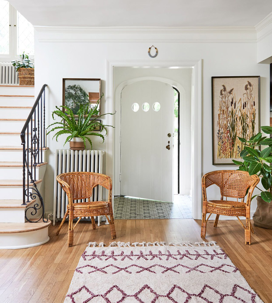 Essential Elements of Entrance Decor