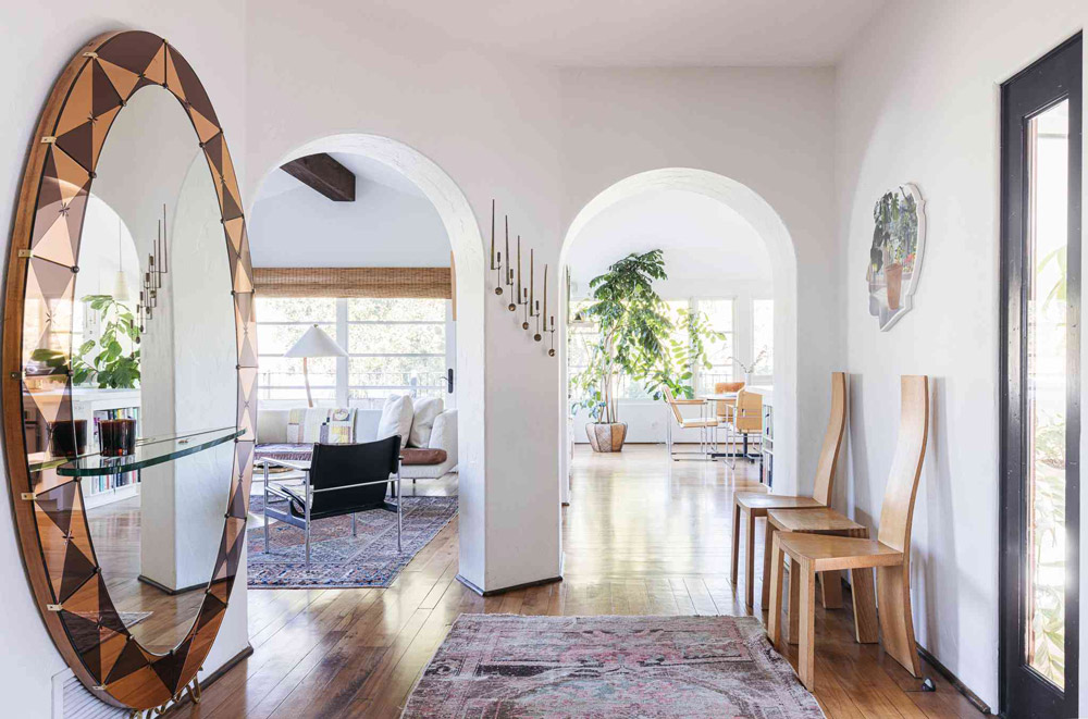 Why a Statement Mirror Belongs in Every Entryway